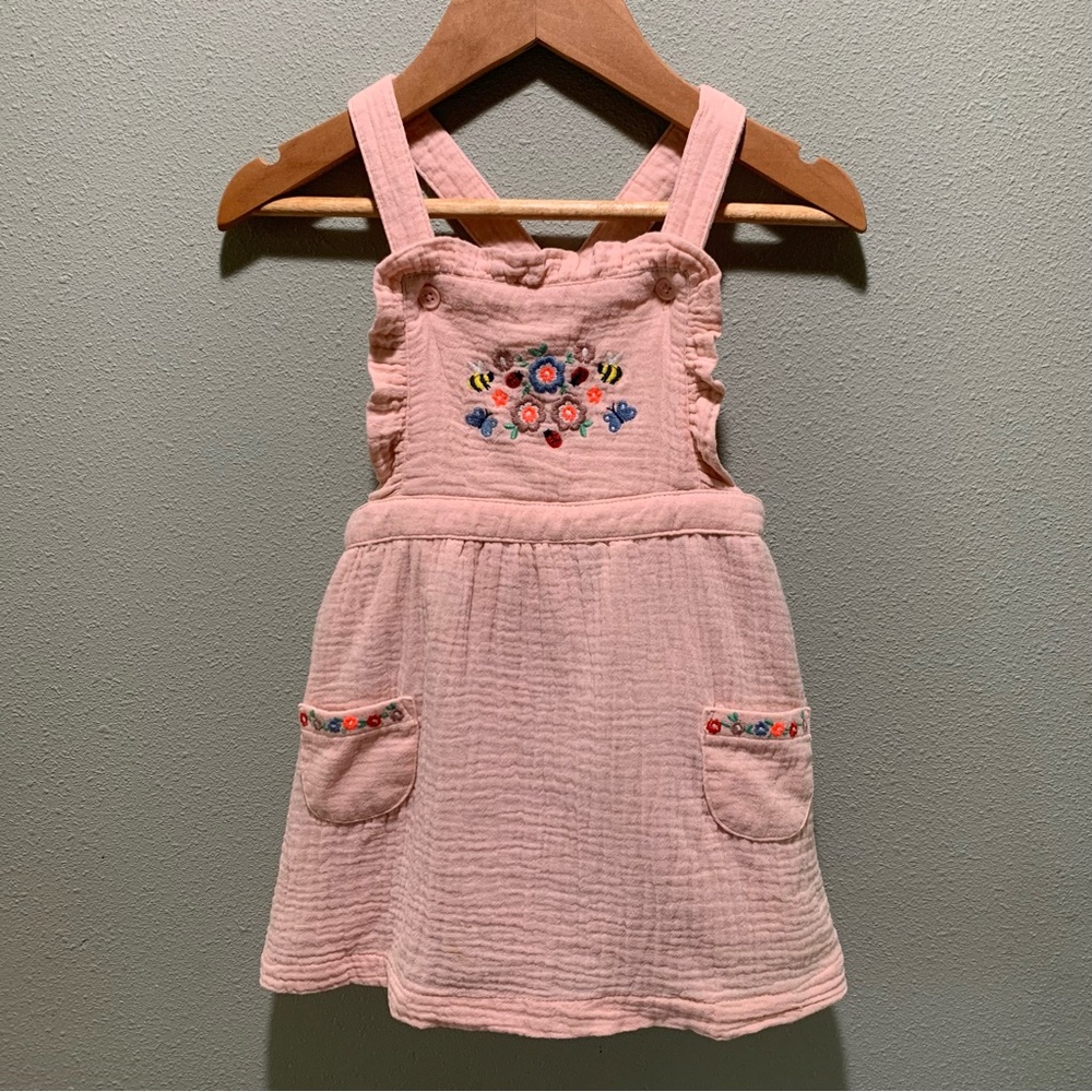 Baby Boden // Floral Embroidered
Pinafore - Pink - 12-18 months